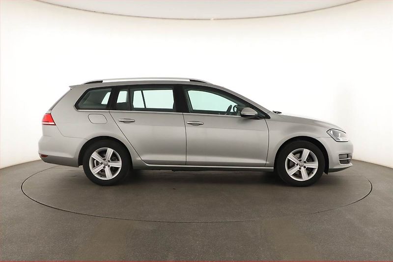 Volkswagen Golf (2016) 1.4 TSI, Tempomat - fotka 6 z 17