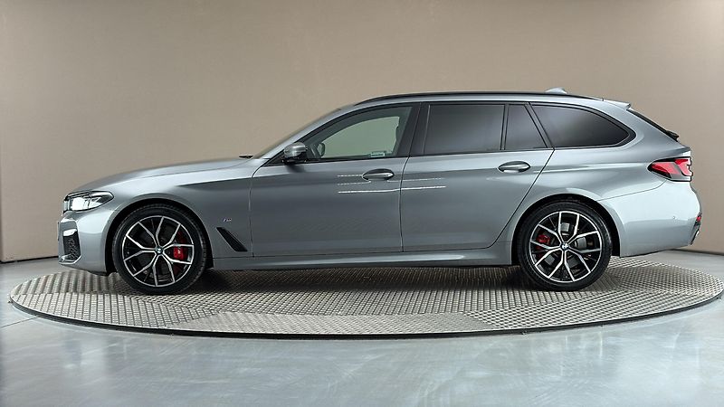 BMW Řada 5 540d AUT xDrive M-sport Tourin - fotka 4 z 33