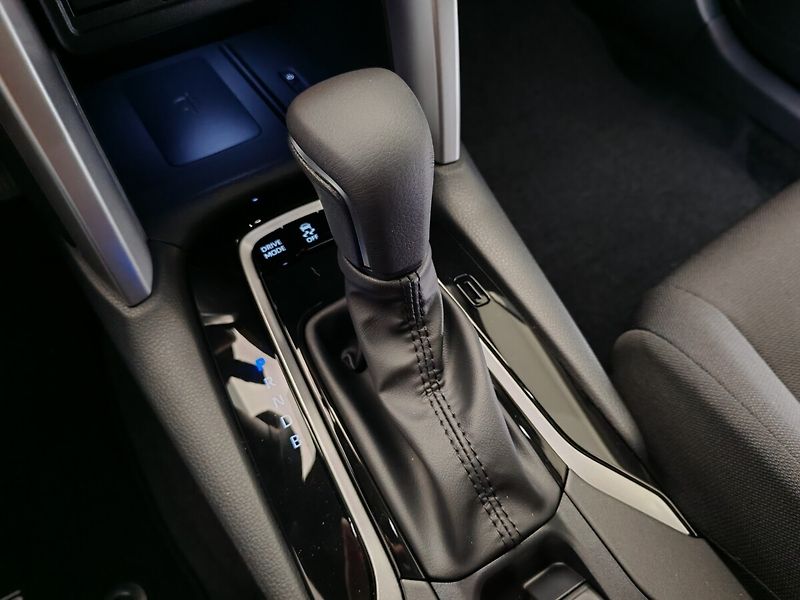 Toyota Corolla Cross 2.0 Hybrid Style Tech - fotka 17 z 19