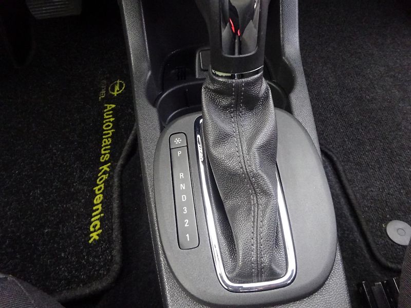 Opel Corsa 1.4i 74kW AUTOMAT SERVISKA - fotka 14 z 26