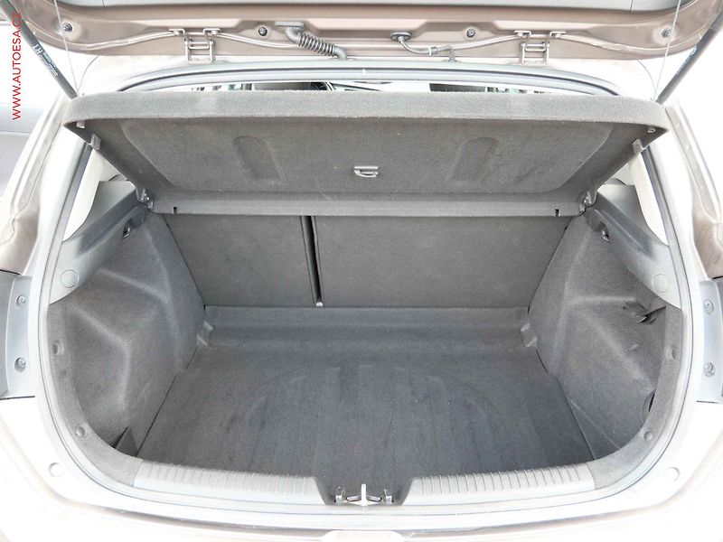 Kia Ceed (2012) 1.4i, ČR, AC, tempo - fotka 7 z 16