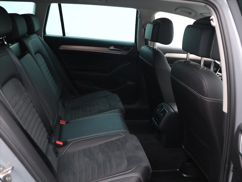 Volkswagen Passat Variant 2.0 TDI 147kW 4MOT DSG CZ DPH - fotka 12 z 30