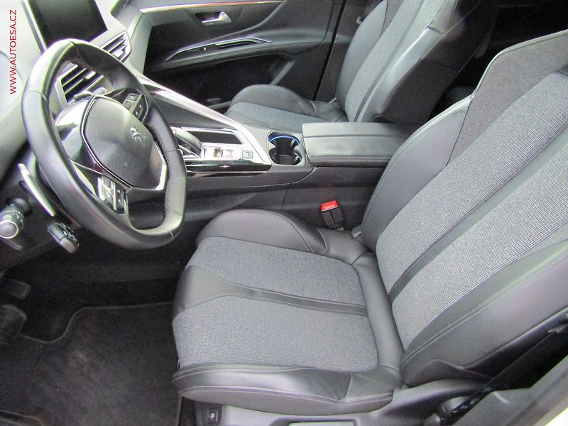 Peugeot 5008 (2017) 1.2 PT 7míst, ČR, Allure, AT - fotka 9 z 20
