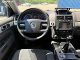 Volkswagen Touareg (2006) 2.5TDI 4x4 Tažné 3.5T Manuál - náhled 16
