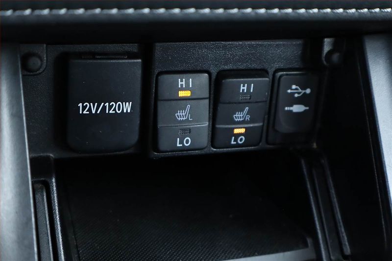 Toyota Auris (2018) 1.6 Valvematic, Serv.kniha - fotka 21 z 24