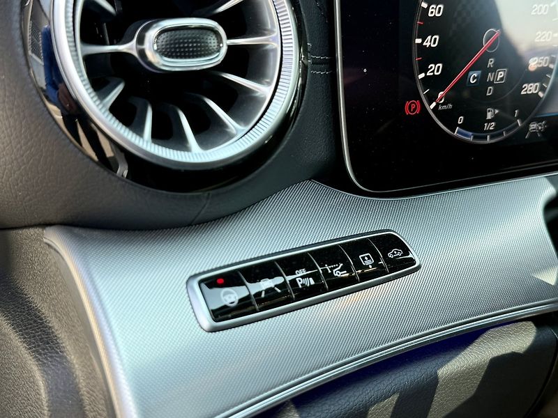 Mercedes-Benz Třídy E (2020) 53 AMG 4MATIC+ kupé - fotka 30 z 58