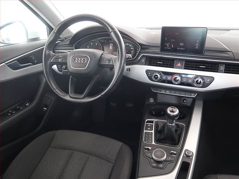 Audi A4 (2016) 2.0 TDI, Navi, Bi-Xenony - fotka 7 z 14