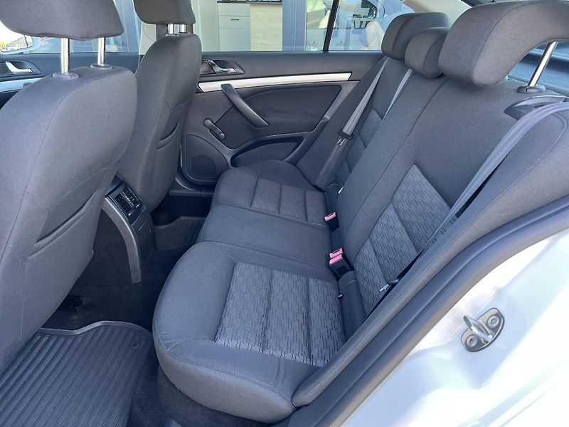 Škoda Octavia 1.6TDi 77kw TEMPOMAT ALU ČR  - fotka 19 z 35