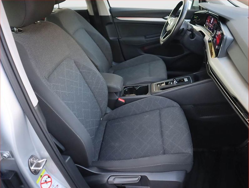 Volkswagen Golf (2022) Life 2.0 TDI, Automat - fotka 9 z 22