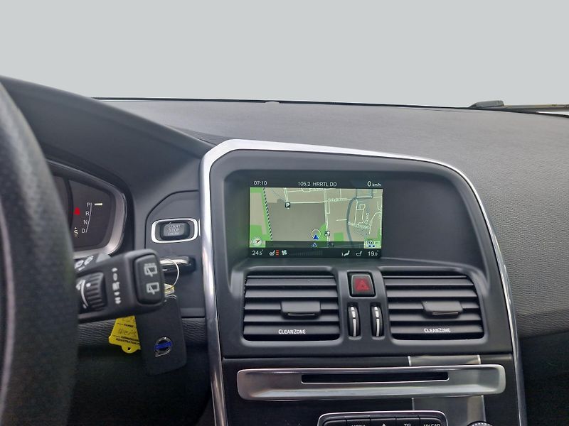 Volvo XC60 T5 AWD Aut. RDesign #TAŽNÉ - fotka 14 z 16