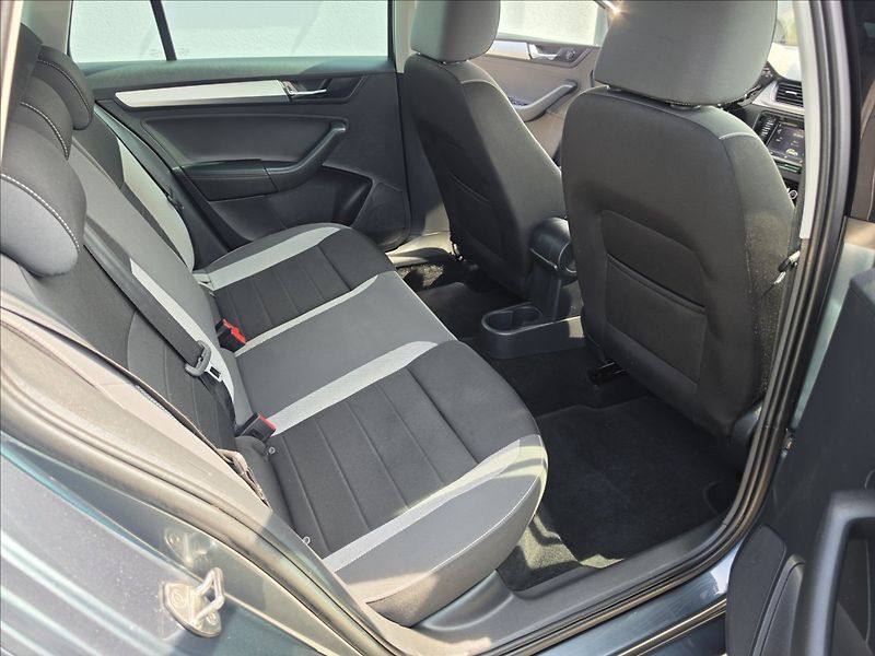 Škoda Rapid 1,0 TSi 70KW Ambition + NAVI T - fotka 30 z 42