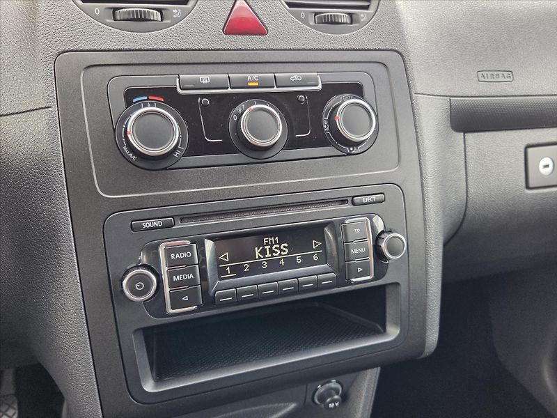 Volkswagen Caddy 1,6 TDi Trendline Tažné z. ČR - fotka 17 z 22