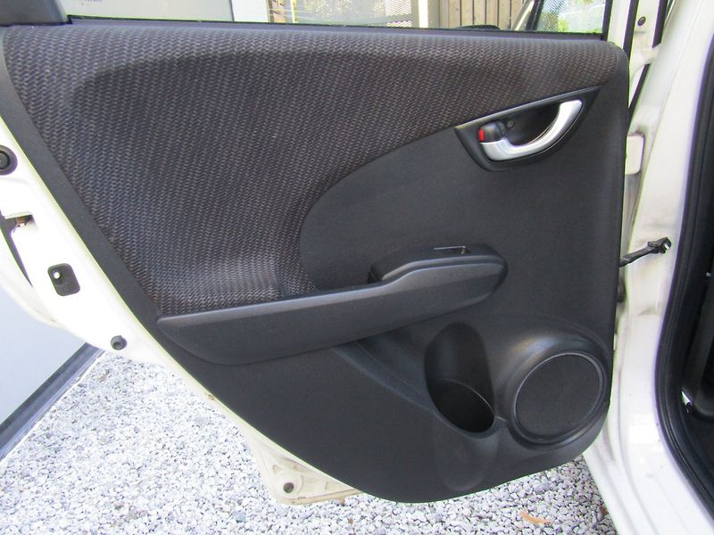 Honda Jazz (2012) 1.3 16V 73kW - fotka 19 z 35
