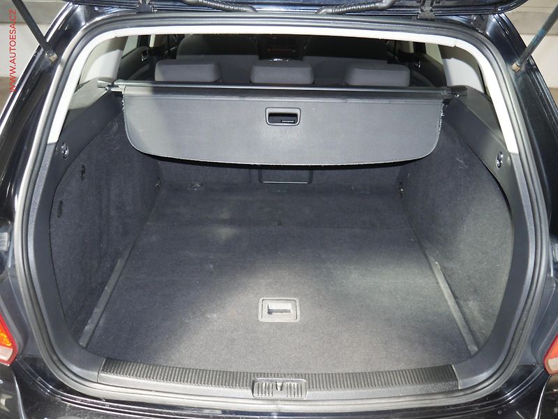 Volkswagen Golf (2012) 1.6.TDi 4x4, ČR, AC, park - fotka 7 z 21