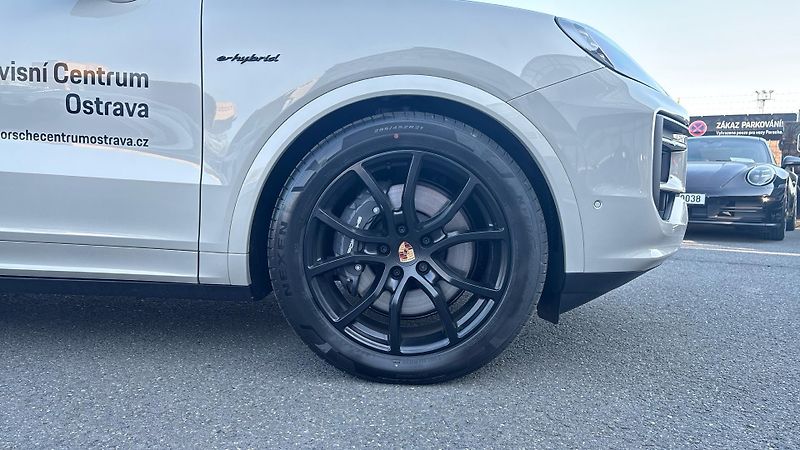 Porsche Cayenne (2026) E-Hybrid Coupé - fotka 10 z 24