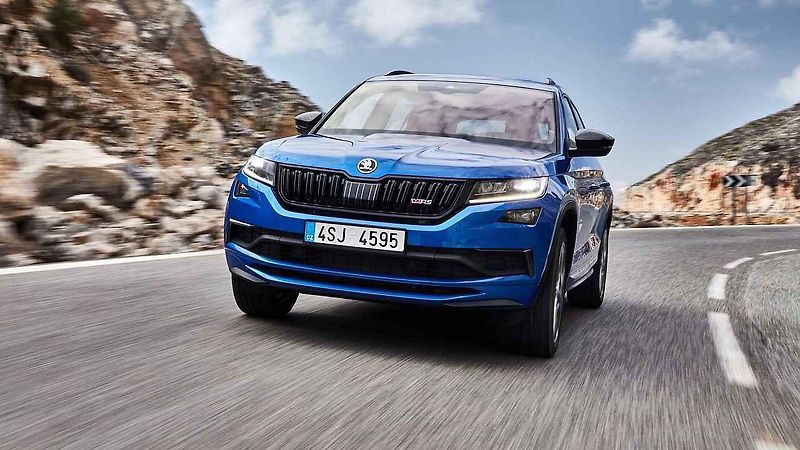 Vybírání vozu v showroomu Škoda Plus