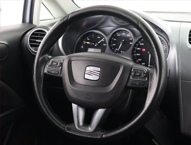 Seat Leon (2010) 1.4 TSI, nová STK, servisované - fotka 16 z 19