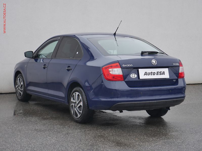 Škoda Rapid (2013) 1.2 TSi, ČR, Fresh, park - fotka 6 z 17