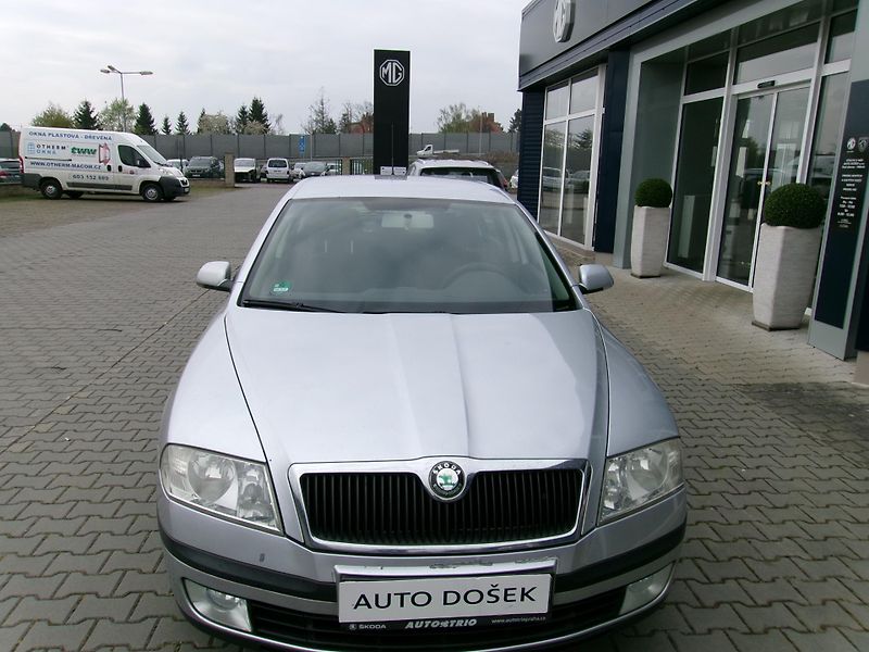Škoda Octavia (2008) 1.6i - fotka 2 z 15