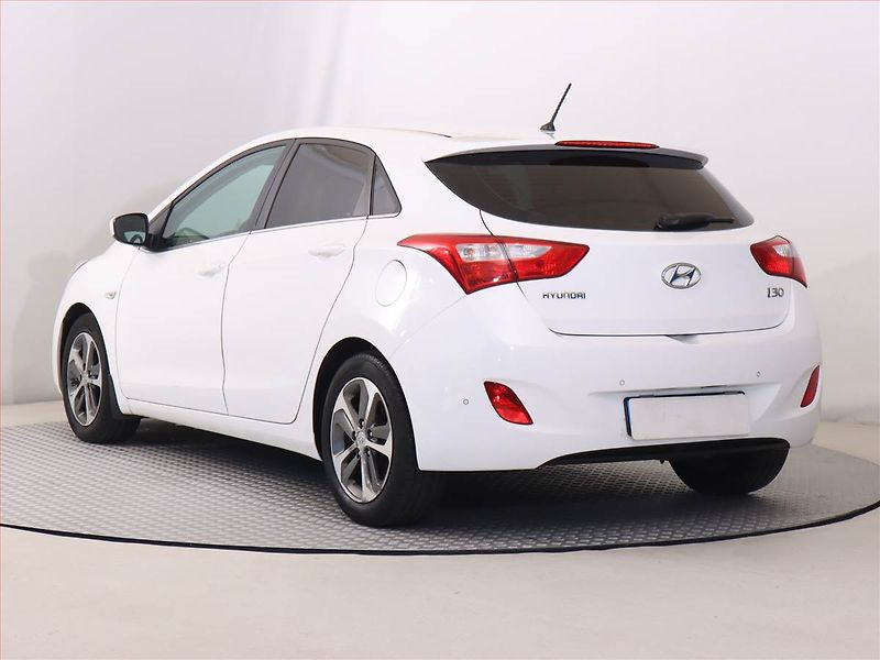 Hyundai i30 (2015) 1.6 MPI, Tempomat - fotka 4 z 17