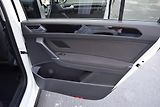 Volkswagen Touran (2018) 1.4TSI 110kw R-line NAVI LED - náhled 44