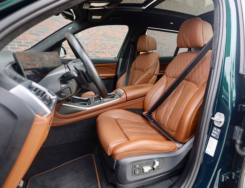 BMW X7 (2023) ALPINA XB7 4.4 V8 Skylounge - fotka 25 z 52