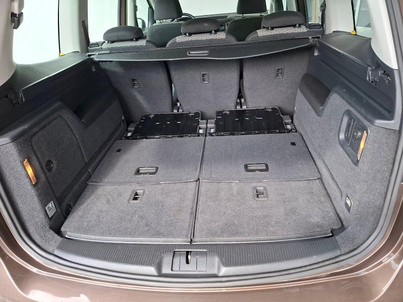 Volkswagen Sharan (2012) TDI 2,0/110 kW 7-míst - fotka 29 z 37