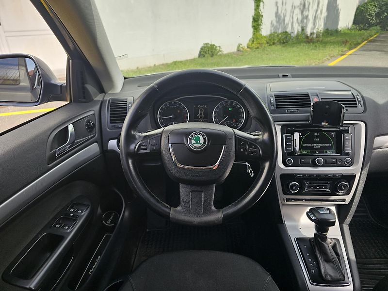 Škoda Octavia (2011) 2 2.0TDI DSG FACELIFT - fotka 13 z 18