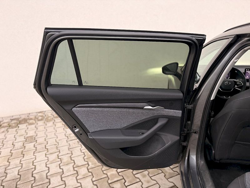 Škoda Superb (2024) COMBI SELEC TD 110/2.0 A7F - fotka 12 z 32