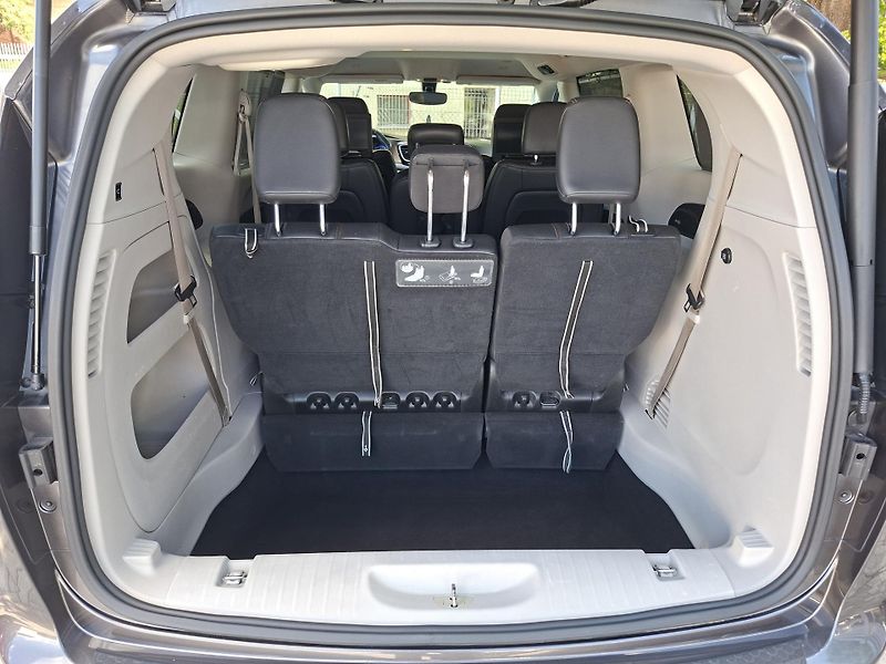 Chrysler Pacifica (2018) 3,6L,Top výbava, REZERVACE - fotka 15 z 44