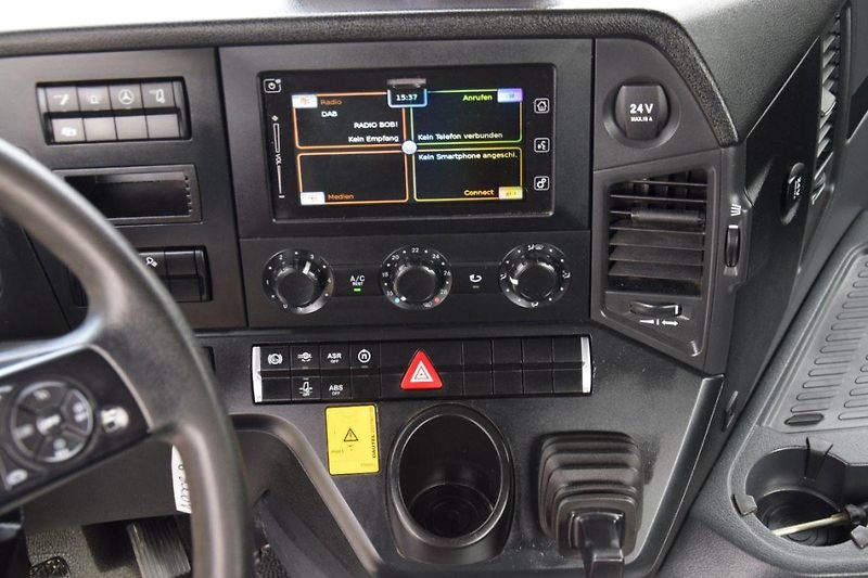 Mercedes-Benz (2018) Arocs 3252 8x4 Bordmatik  - fotka 26 z 27