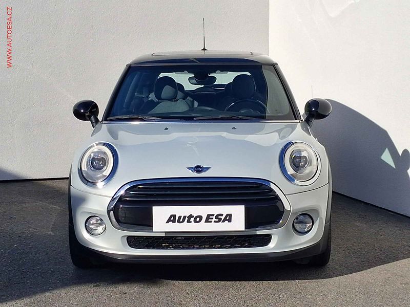Mini Cooper (2017) 1.5i, LED, navi, panor - fotka 2 z 17