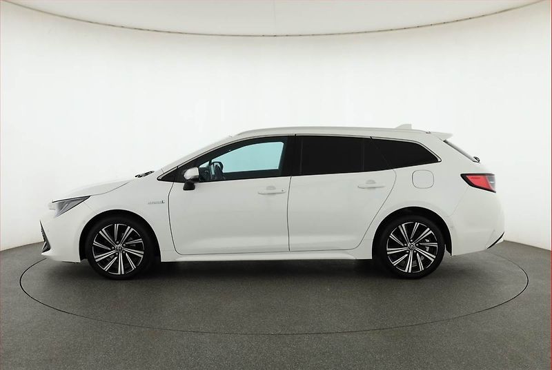 Toyota Corolla (2022) 1.8 Hybrid - fotka 3 z 21