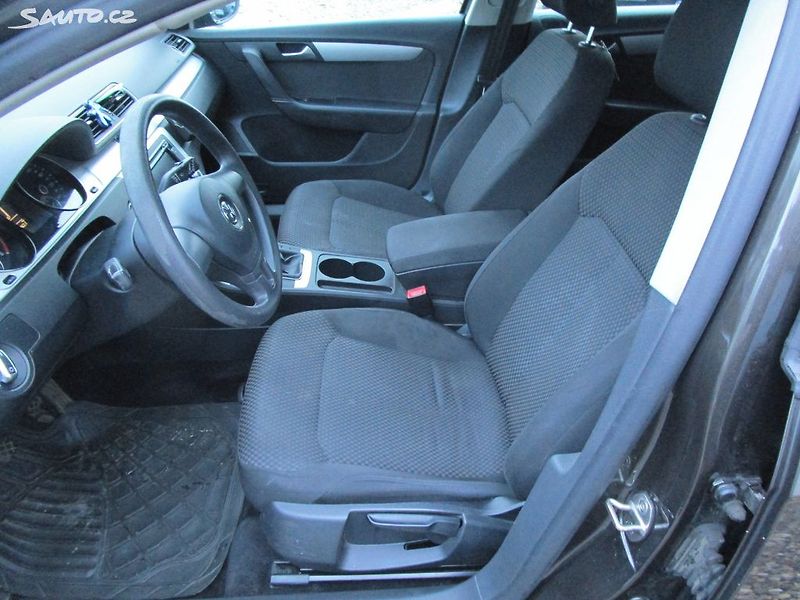 Volkswagen Passat 1,6TDI-77KW- 6-RYCHLOSTÍ - fotka 13 z 22
