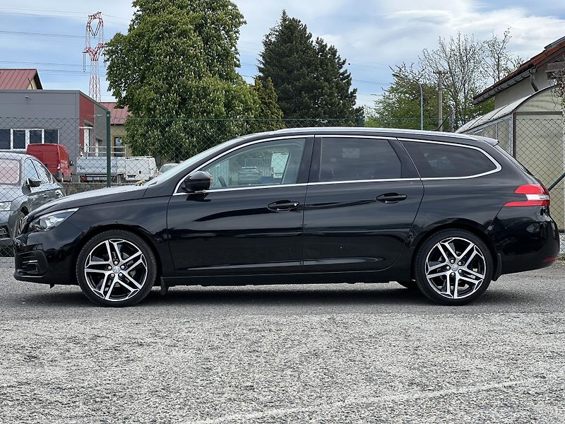 Peugeot 308 1.6HDi NAVI KLIMA TAŽNÉ ALU - fotka 4 z 45
