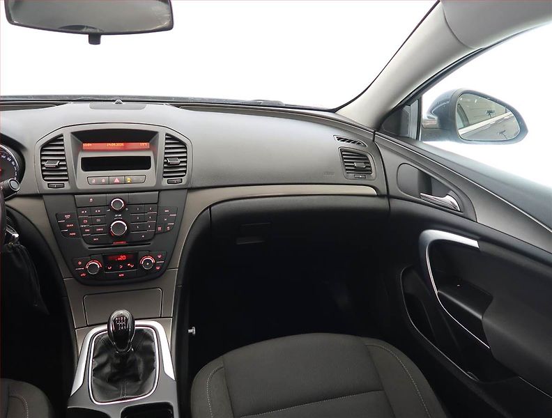 Opel Insignia (2009) 1.8, nová STK, pěkný stav - fotka 8 z 19