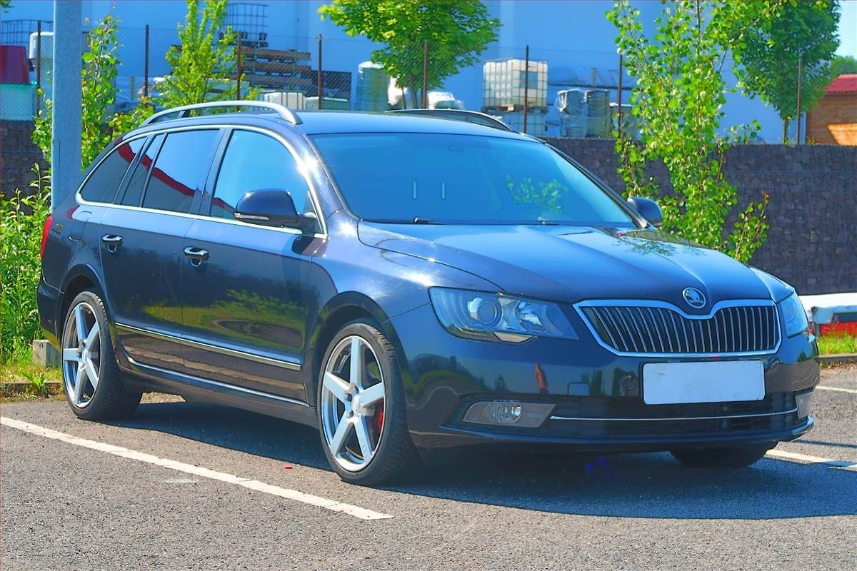 Škoda Superb 2.0 TDI, Navi, Xenony