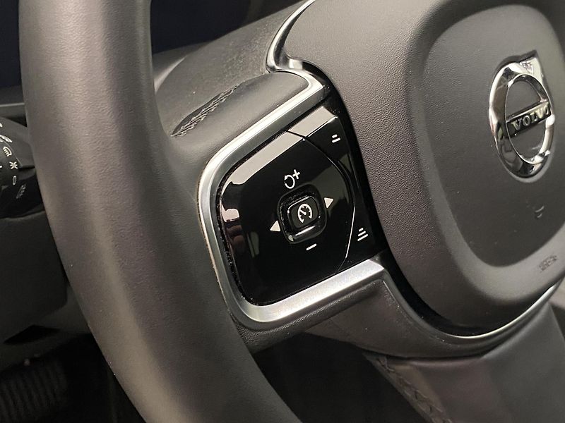 Volvo XC60 B4 AWD PLUS DARK AUT CZ 1.maj - fotka 19 z 58