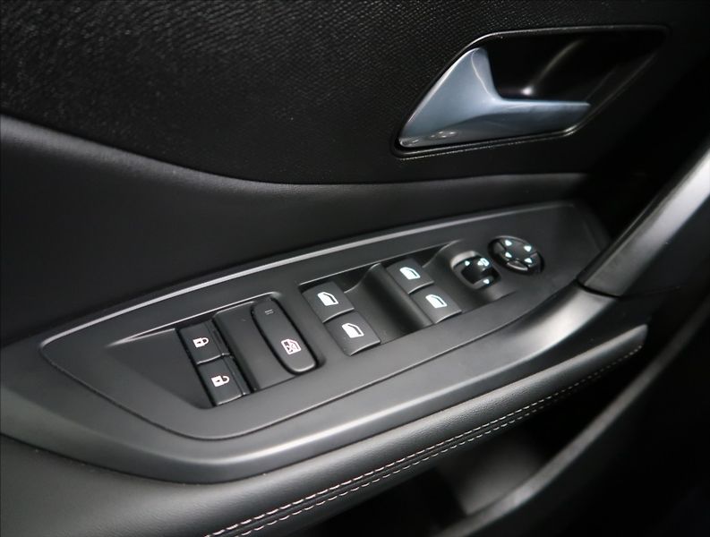 Peugeot 308 1,2 PT AT ALLURE NAVI KAMERA - fotka 18 z 42