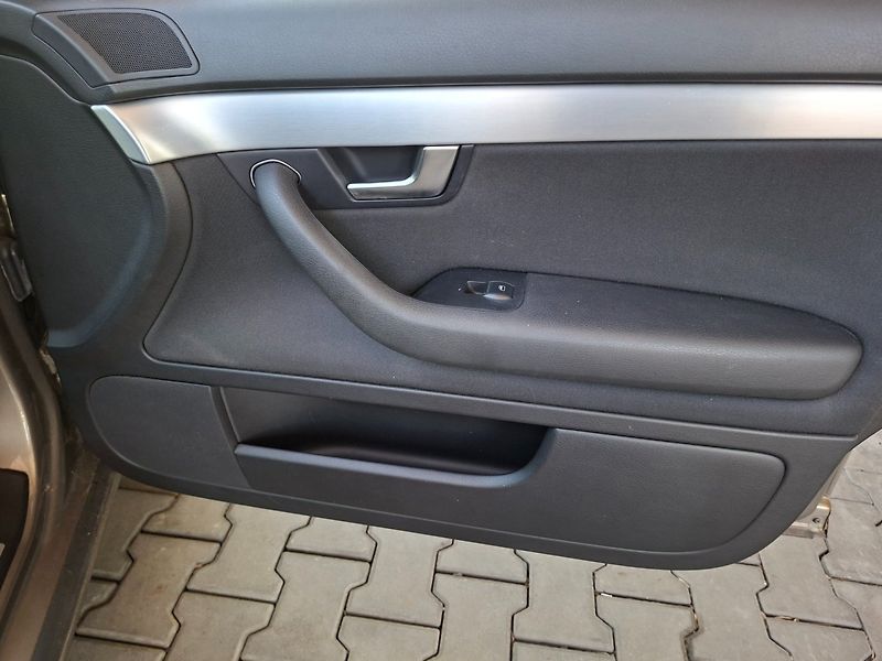 Audi A4 (2007) 2.0TDI 103kW AUT - fotka 25 z 36