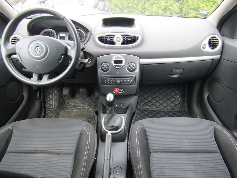 Renault Clio (2013) 1.2i 55kW  ZIMNÍ PNEU - fotka 15 z 34