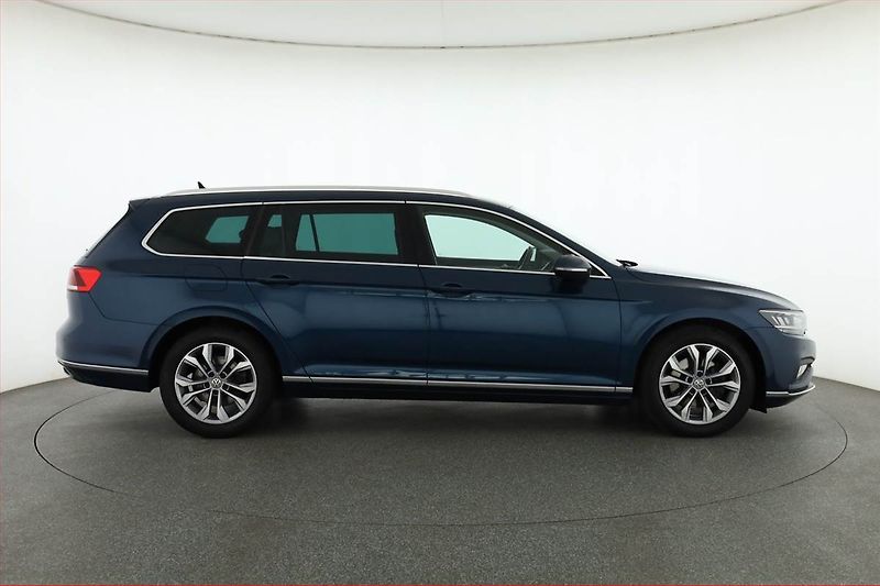 Volkswagen Passat (2020) Elegance 2.0 TDI, Automat - fotka 6 z 19