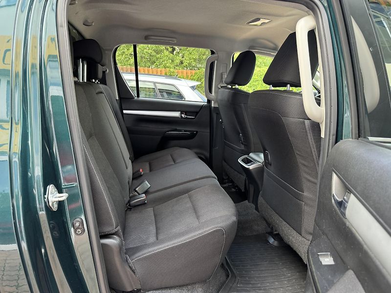 Toyota Hilux (2023) 2.8 automat Executive - fotka 12 z 18