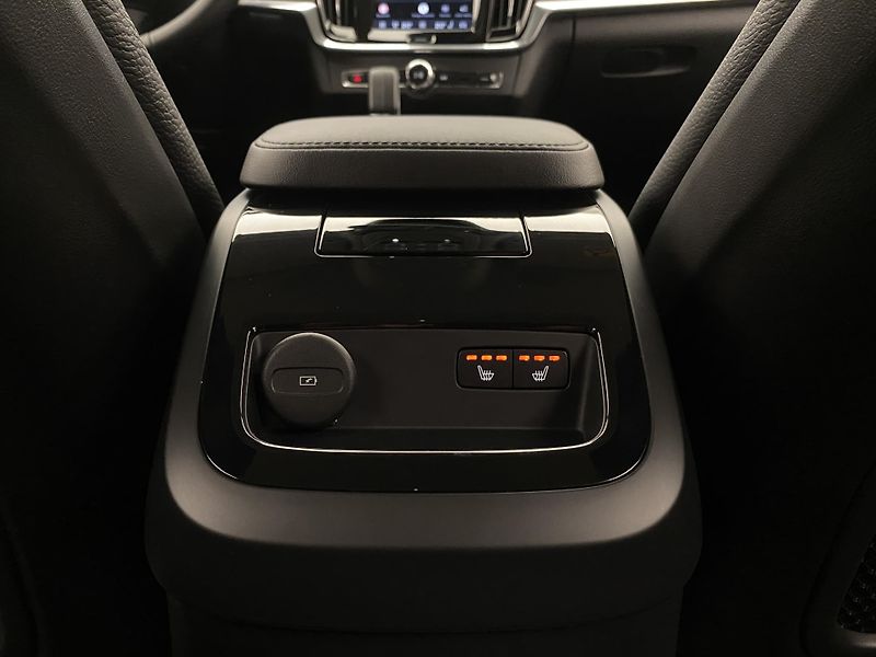 Volvo V90 T6 AWD RECHARGE BRIGHT PLUS - fotka 36 z 64