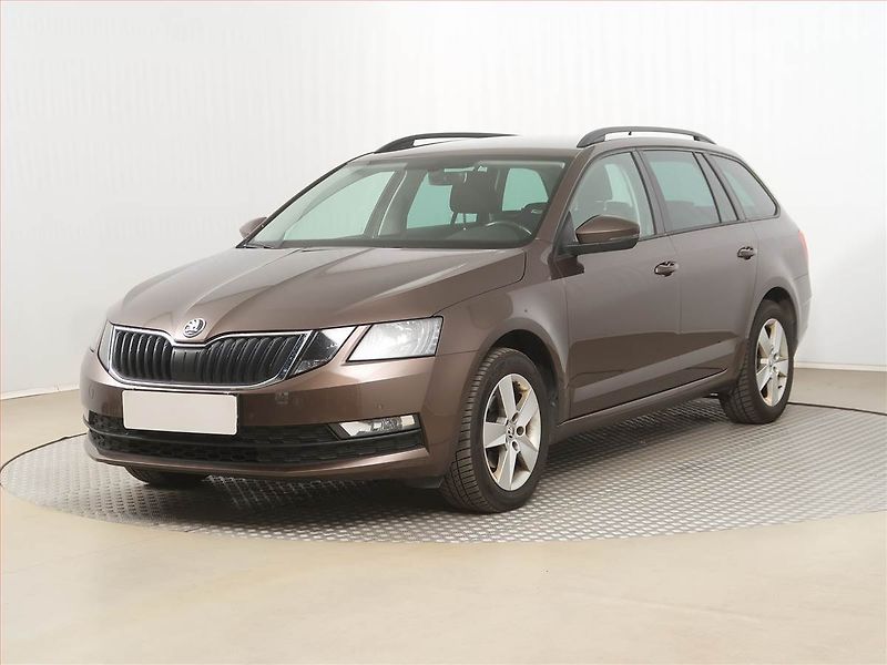 Škoda Octavia (2019) Ambition 1.6 TDI, Serv.kniha - fotka 2 z 15