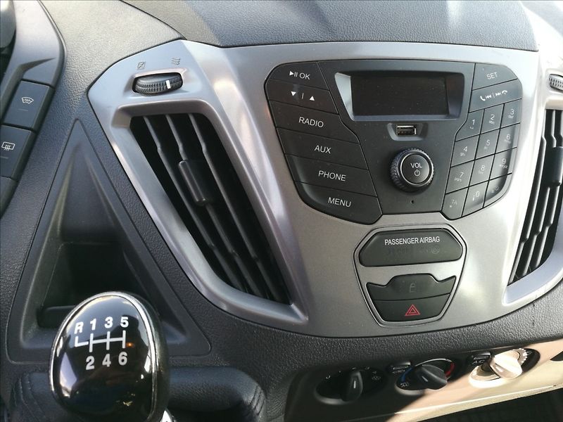 Ford Transit Custom 2,0 TDCi L 2 8 míst - fotka 11 z 24