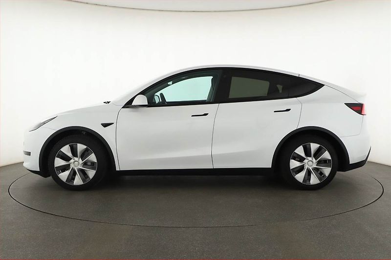 Tesla Model Y (2022) RWD LFP 60kWh, SoH 96% - fotka 3 z 21