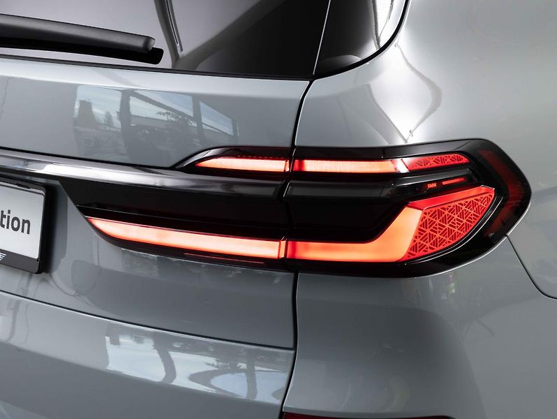 BMW X7 xDrive40i - fotka 10 z 25