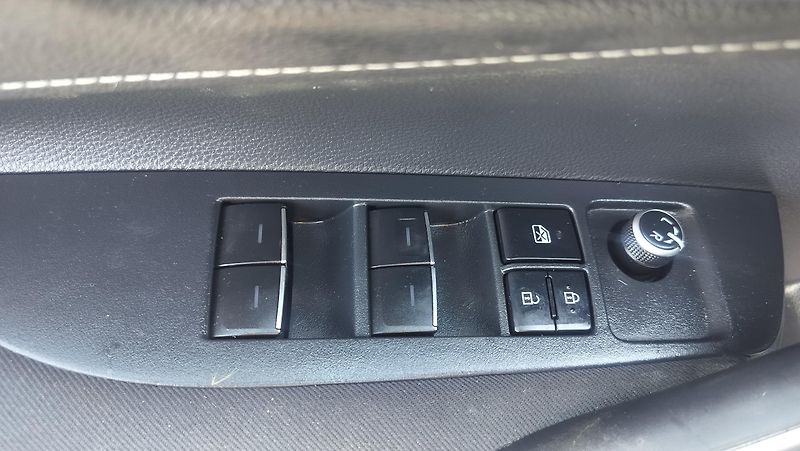 Toyota Corolla 2.0 hybrid, business, navigace - fotka 10 z 29