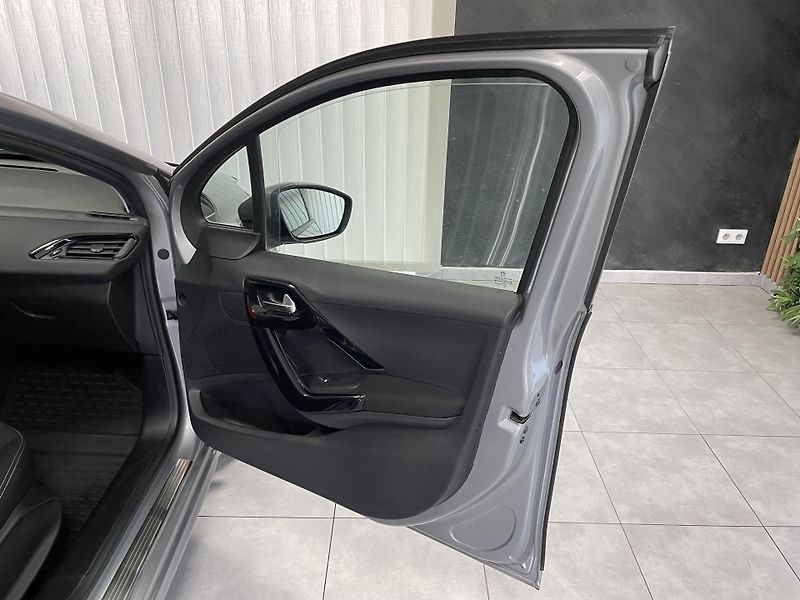 Peugeot 208 1.2 PT ČR 1.MAJ.SERVISKA       - fotka 13 z 25
